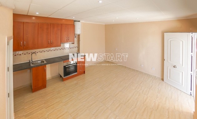 Resale - Townhouse - La Marina - Urb. La Marina