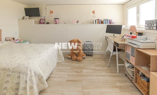 Resale - Townhouse - La Marina - Urb. La Marina