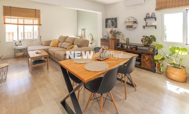 Resale - Townhouse - La Marina - Urb. La Marina