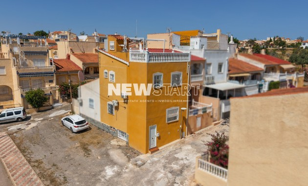 Resale - Townhouse - La Marina - Urb. La Marina