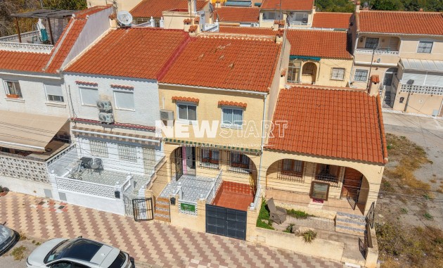 Reventa - Casa adosada - La Marina - Urb. La Marina