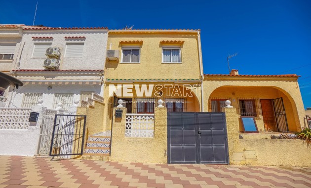 Reventa - Casa adosada - La Marina - Urb. La Marina