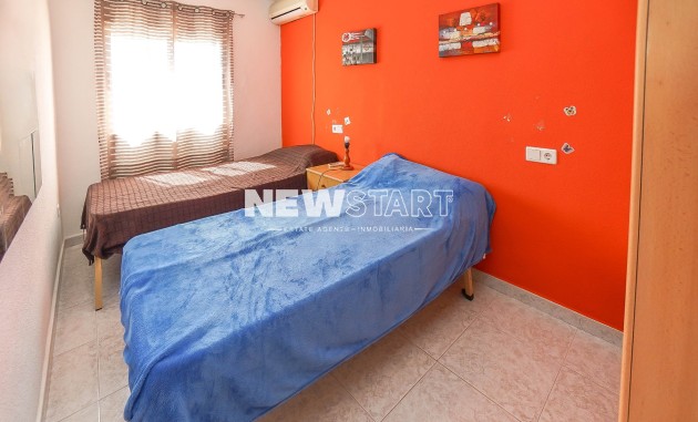 Reventa - Casa adosada - La Marina - Urb. La Marina