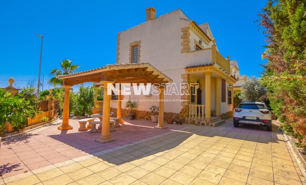 Resale - Detached - La Marina - Urb. La Marina