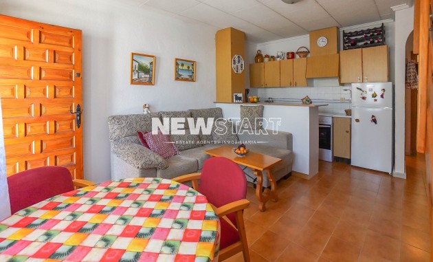 Herverkoop - Hoekwoning - La Marina - Urb. La Marina