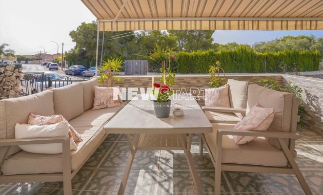 Resale - Bungalow - La Marina - Urb. La Marina