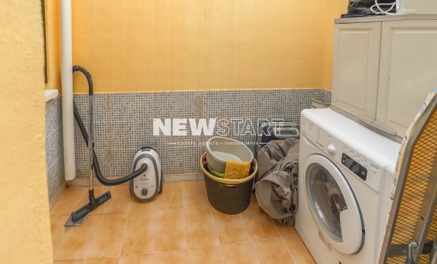 Resale - Bungalow - La Marina - Urb. La Marina