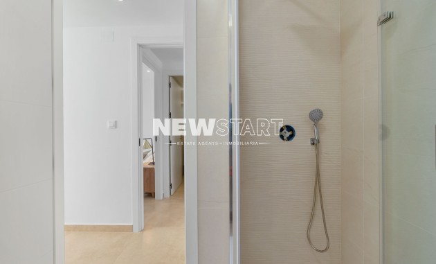 Obra nueva - Bungalow alto - Torrevieja
