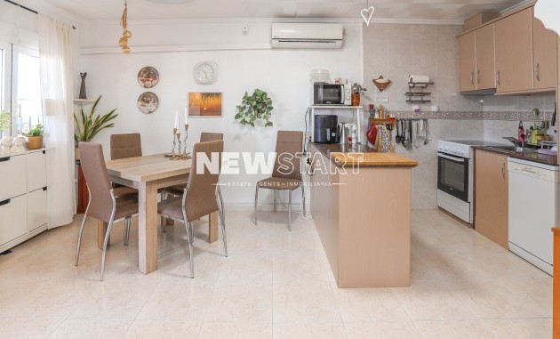 Resale - Townhouse - La Marina - Urb. La Marina