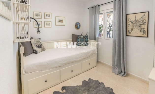 Resale - Townhouse - La Marina - Urb. La Marina