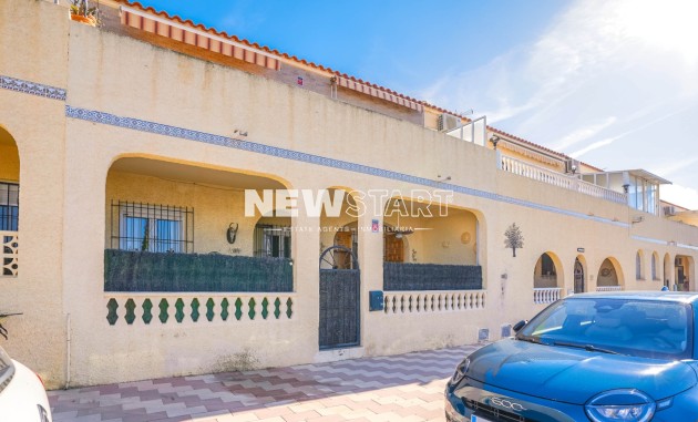Resale - Townhouse - La Marina - Urb. La Marina