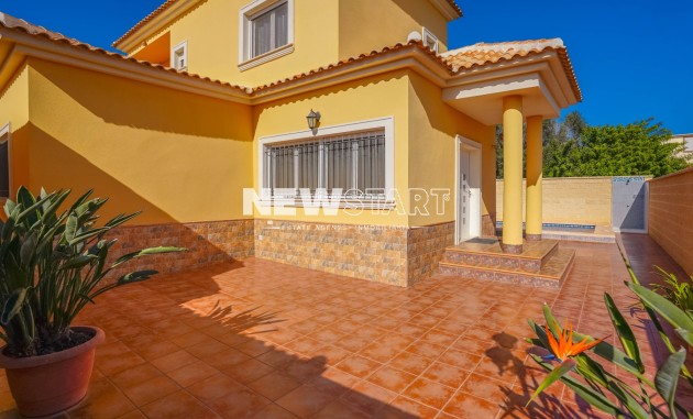 Resale - Detached - La Marina - Urb. La Marina