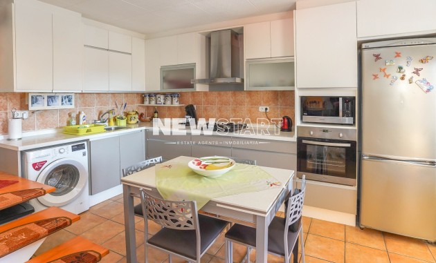 Resale - Townhouse - La Marina - Urb. La Marina