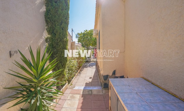 Resale - Detached - La Marina - Urb. La Marina