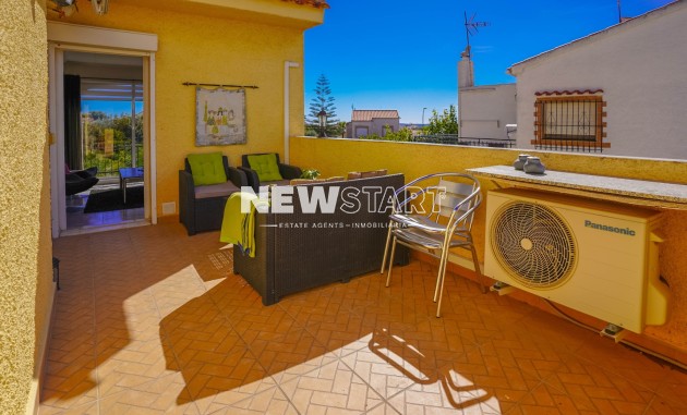 Resale - End Terrace Townhouse - La Marina - Urb. La Marina