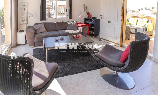 Resale - End Terrace Townhouse - La Marina - Urb. La Marina