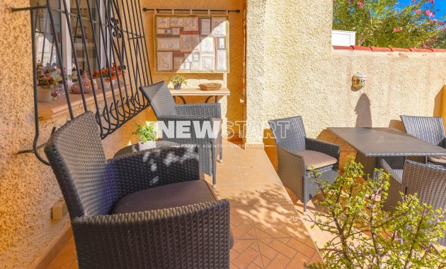 Resale - End Terrace Townhouse - La Marina - Urb. La Marina
