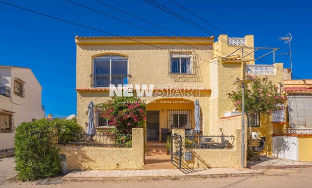 Resale - End Terrace Townhouse - La Marina - Urb. La Marina