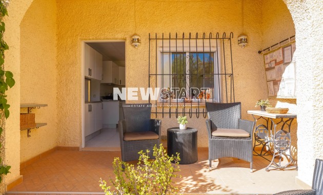 Resale - End Terrace Townhouse - La Marina - Urb. La Marina