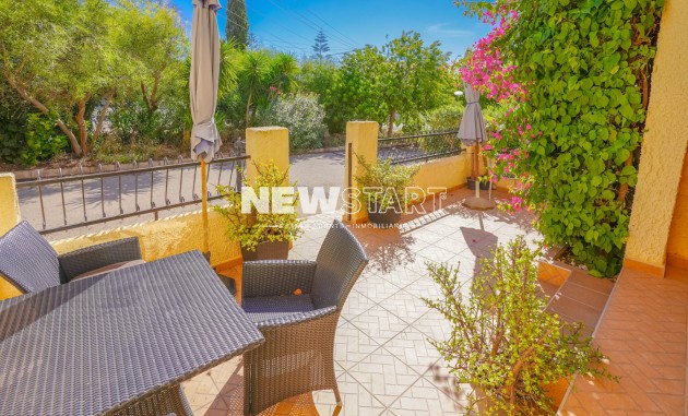 Resale - End Terrace Townhouse - La Marina - Urb. La Marina