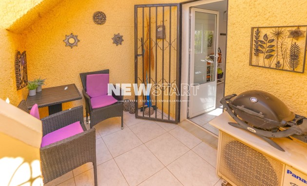 Resale - End Terrace Townhouse - La Marina - Urb. La Marina