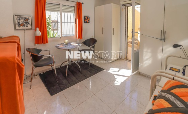 Resale - End Terrace Townhouse - La Marina - Urb. La Marina