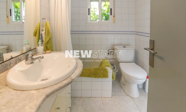 Resale - End Terrace Townhouse - La Marina - Urb. La Marina