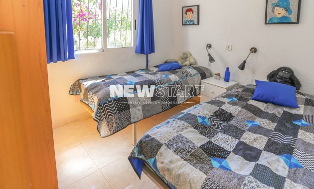 Resale - End Terrace Townhouse - La Marina - Urb. La Marina