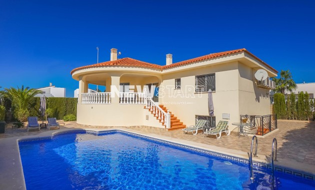 Resale - Villa - La Marina - Urb. El Oasis