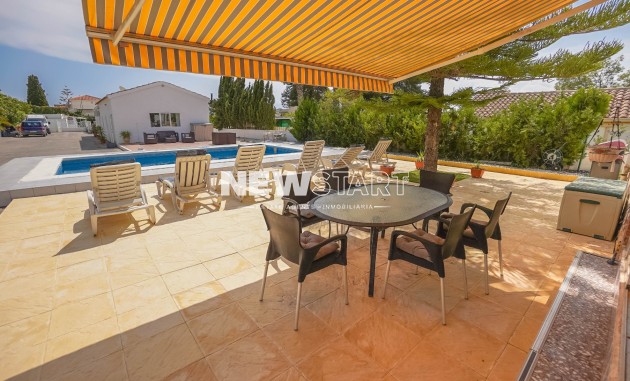 Återförsäljning - Villa - La Marina - Urb. El Oasis