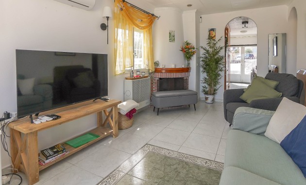 Resale - Independent Villa - La Marina - Urb. La Marina