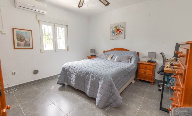 Resale - Independent Villa - La Marina - Urb. La Marina