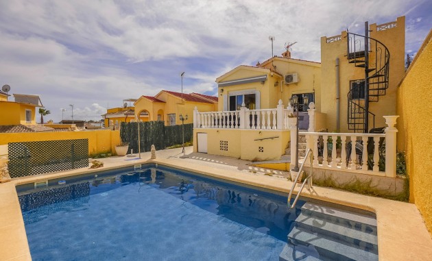 Resale - Independent Villa - La Marina - Urb. La Marina