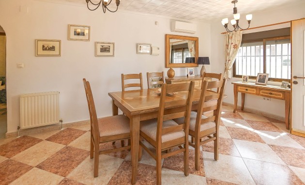 Resale - Detached Villa - La Marina - Urb. La Marina