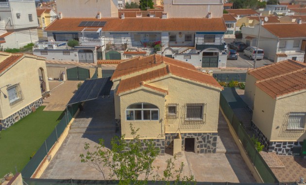 Wiederverkauf - Freistehende Villa - La Marina - Urb. La Marina