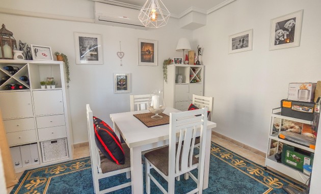 Wiederverkauf - Doppelhaushälfte mit vier Schlafzimmern - La Marina - Urb. El Oasis