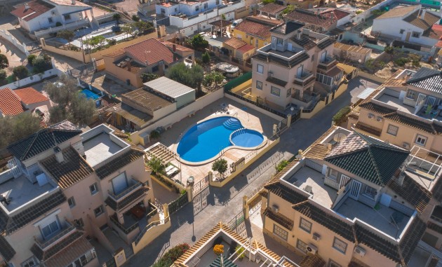 Wiederverkauf - Doppelhaushälfte mit vier Schlafzimmern - La Marina - Urb. El Oasis