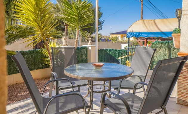 Wiederverkauf - Doppelhaushälfte mit vier Schlafzimmern - La Marina - Urb. El Oasis