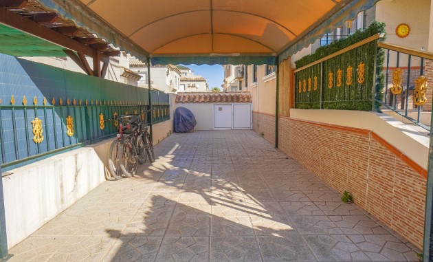 Wiederverkauf - Doppelhaushälfte mit vier Schlafzimmern - La Marina - Urb. El Oasis