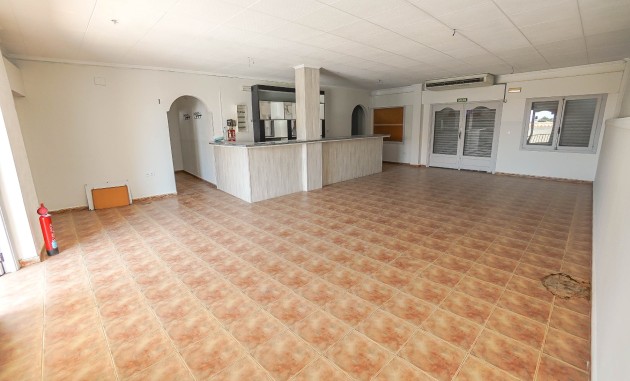Resale - Commercial - La Marina - Urb. La Marina