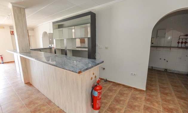 Resale - Commercial - La Marina - Urb. La Marina