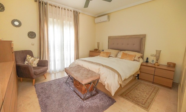 Resale - Detached Villa - La Marina - Urb. La Marina