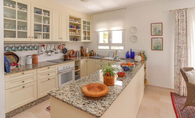 Resale - Detached Villa - La Marina - Urb. La Marina