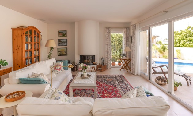 Resale - Detached Villa - La Marina - Urb. La Marina