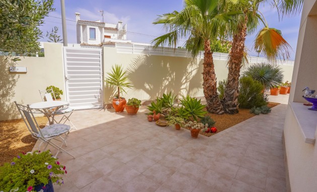 Resale - Detached Villa - La Marina - Urb. La Marina