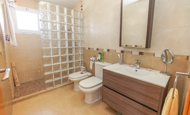 Resale - Detached Villa - La Marina - Urb. El Oasis