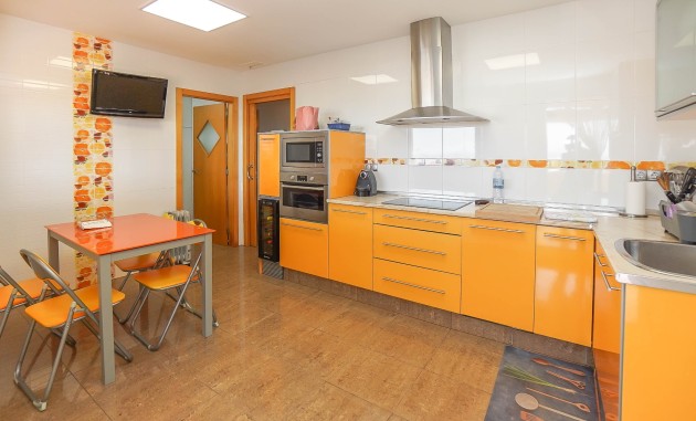 Resale - Detached Villa - La Marina - Urb. El Oasis