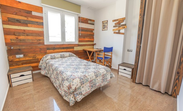 Resale - Detached Villa - La Marina - Urb. El Oasis