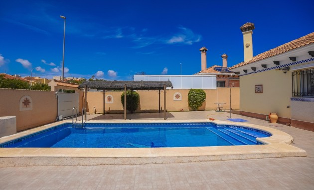 Wiederverkauf - Freistehende Villa - La Marina - Urb. La Marina
