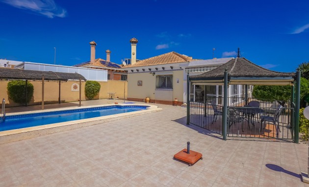 Wiederverkauf - Freistehende Villa - La Marina - Urb. La Marina